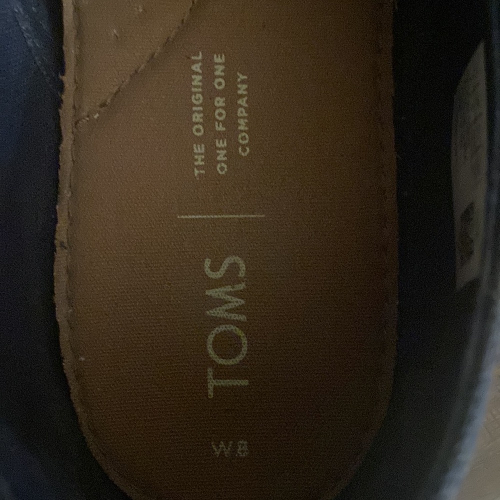 Toms - Picture 2 of 6